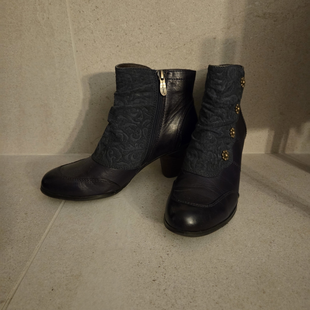 L'Artiste Navy Ankle Boots Size 7